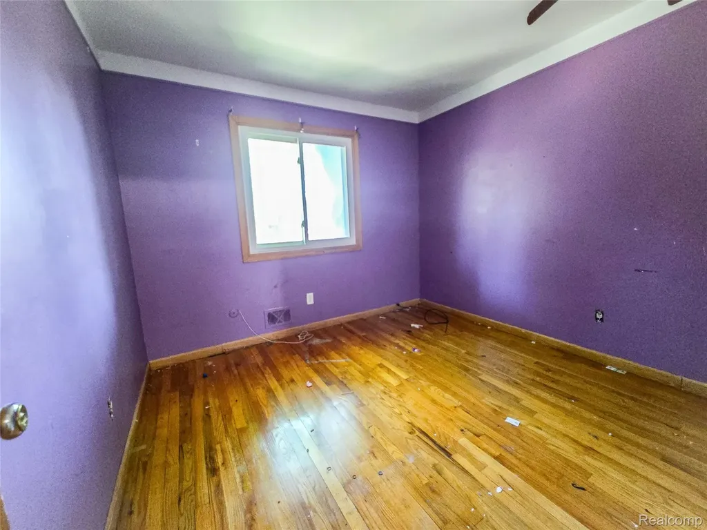 19942 Vernier Road Harper Woods City MI 48225