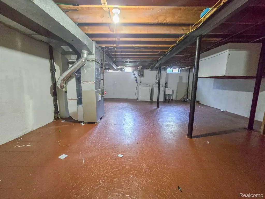 19942 Vernier Road Harper Woods City MI 48225