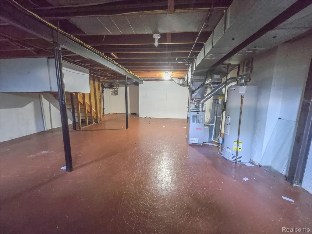19942 Vernier Road Harper Woods City MI 48225