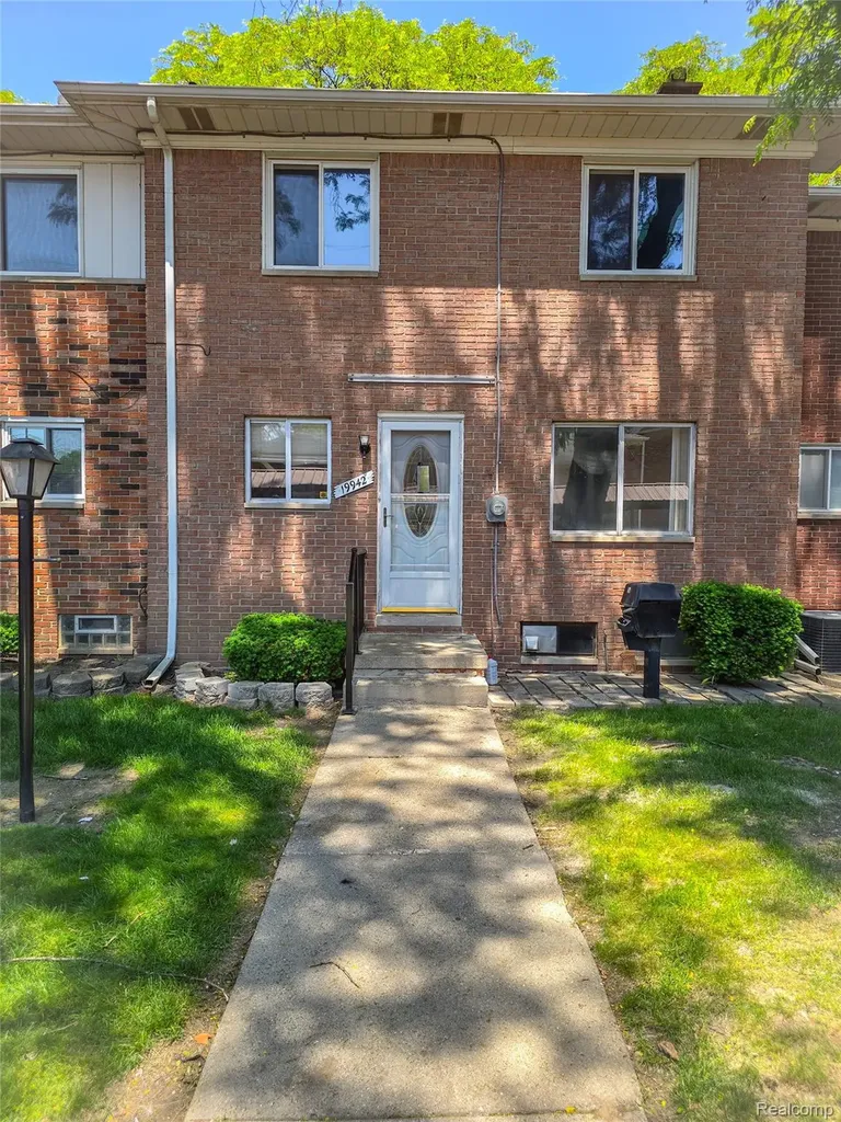 19942 Vernier Road Harper Woods City MI 48225