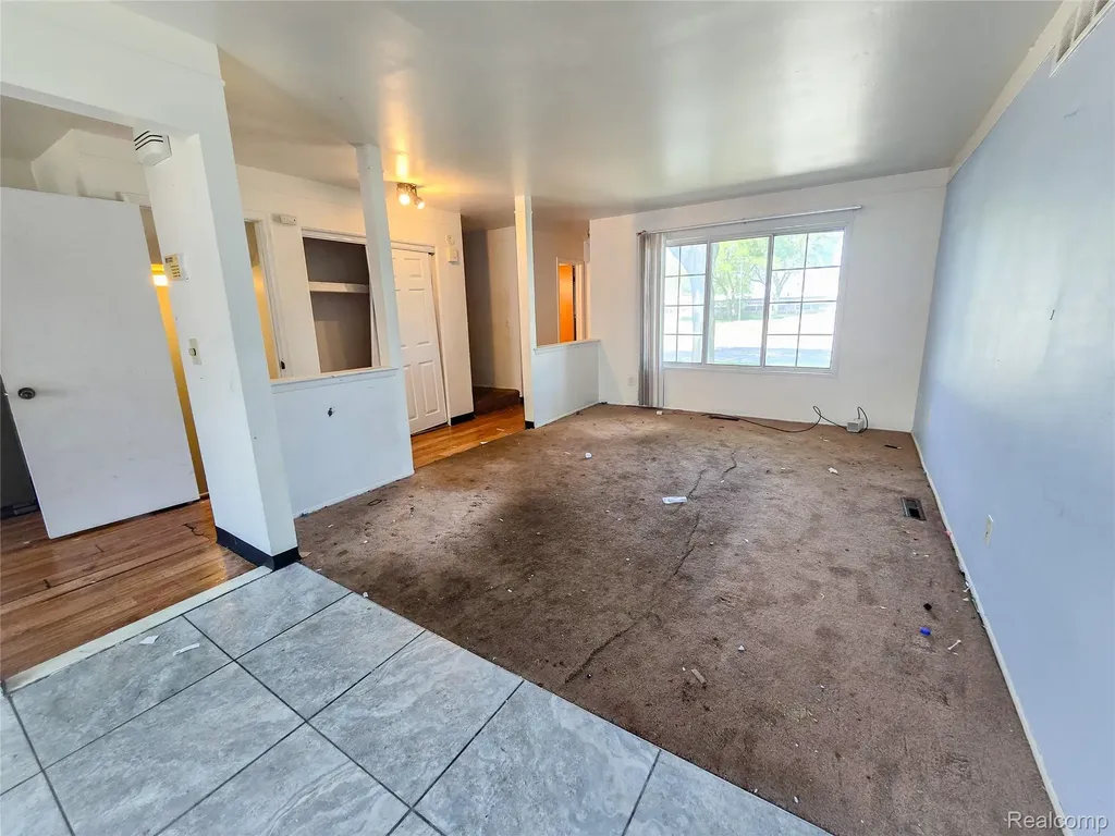 19942 Vernier Road Harper Woods City MI 48225