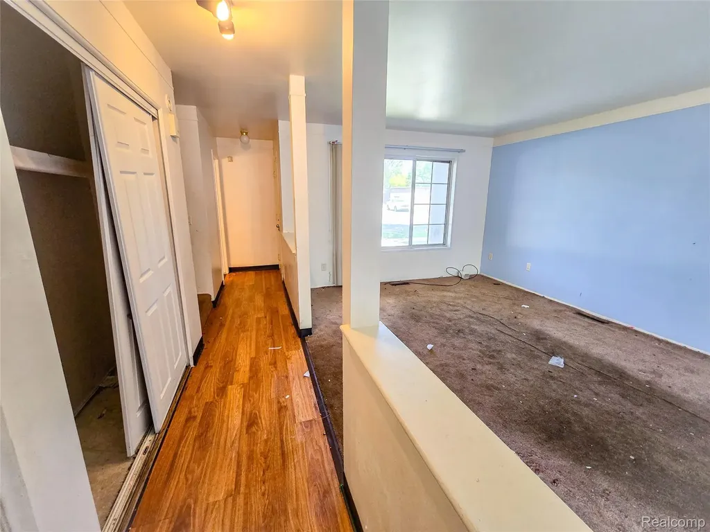 19942 Vernier Road Harper Woods City MI 48225
