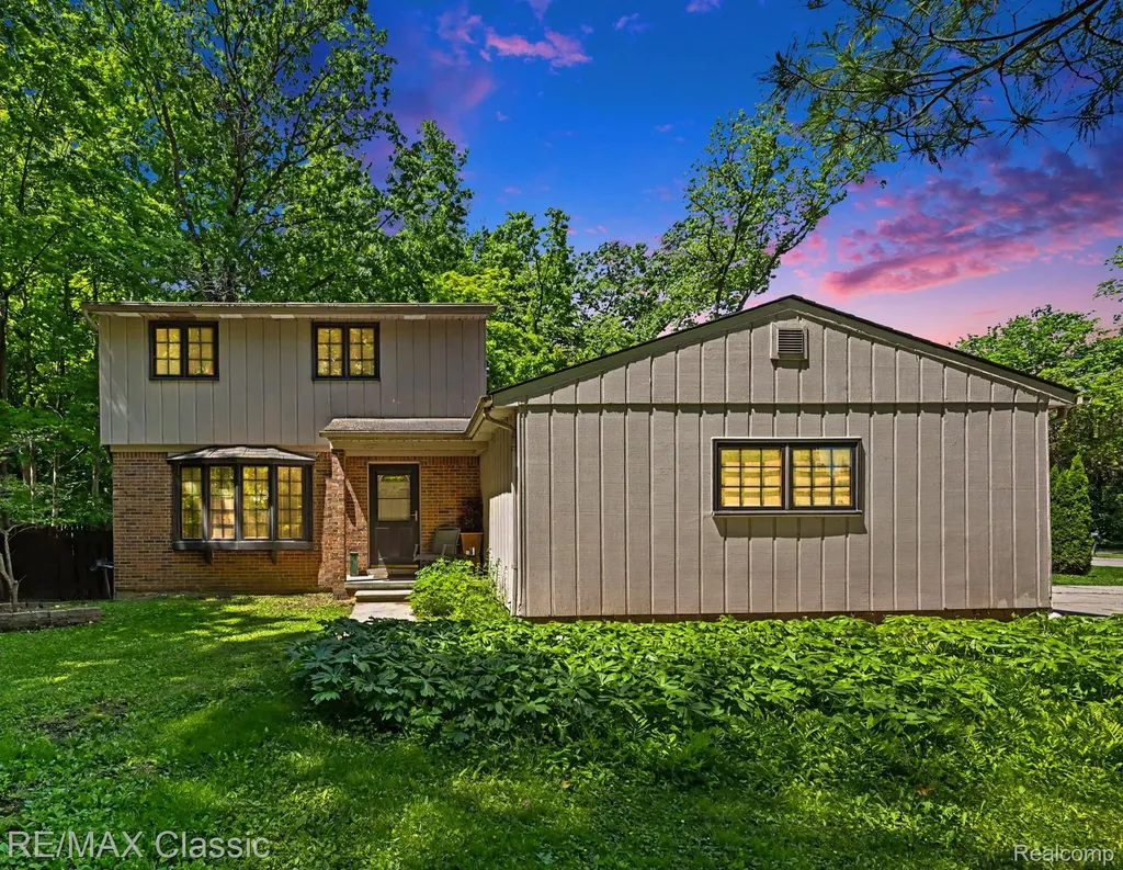 23493 Cora Avenue Farmington Hills City MI 48336