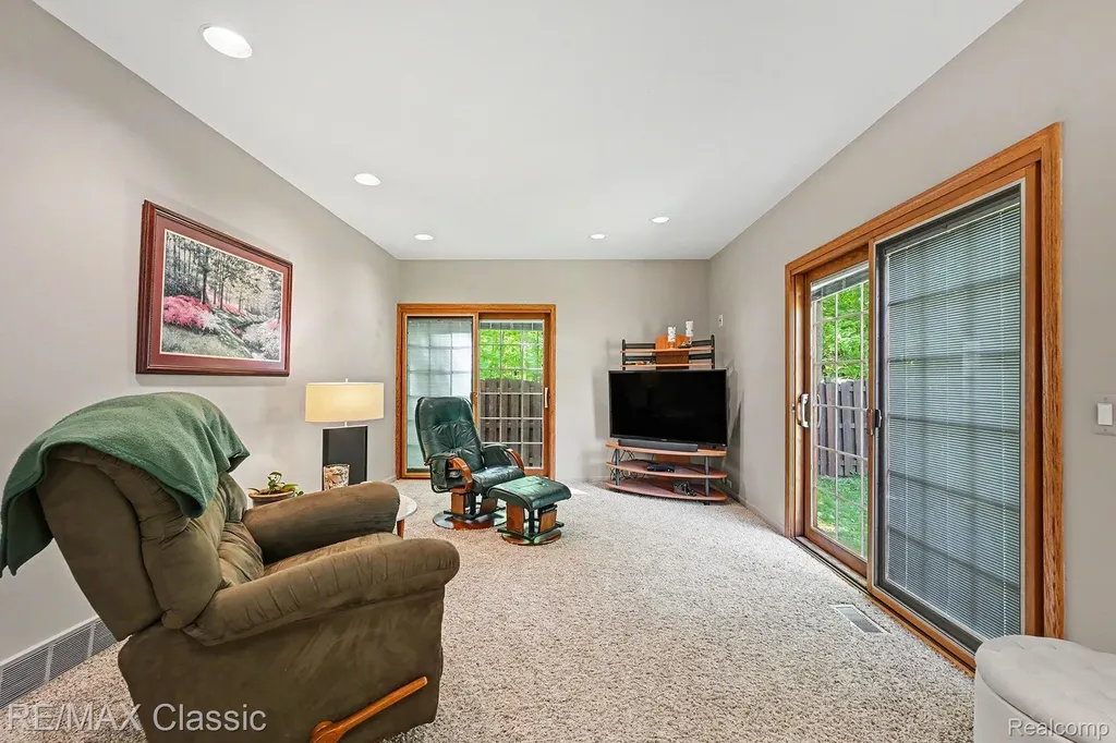 23493 Cora Avenue Farmington Hills City MI 48336