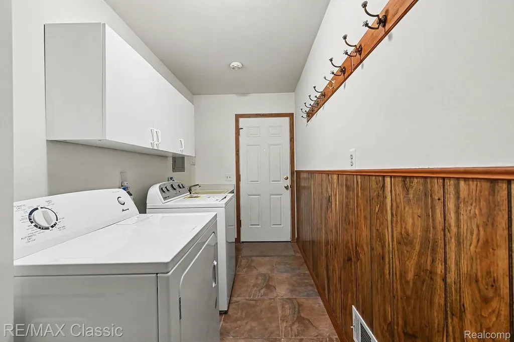 23493 Cora Avenue Farmington Hills City MI 48336