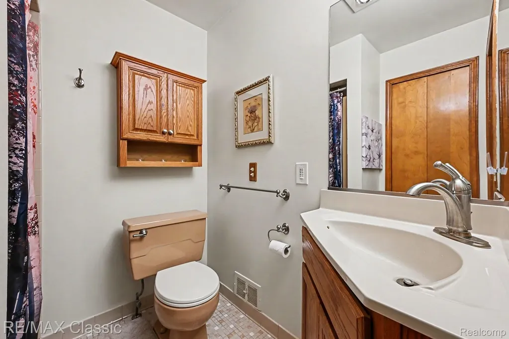23493 Cora Avenue Farmington Hills City MI 48336