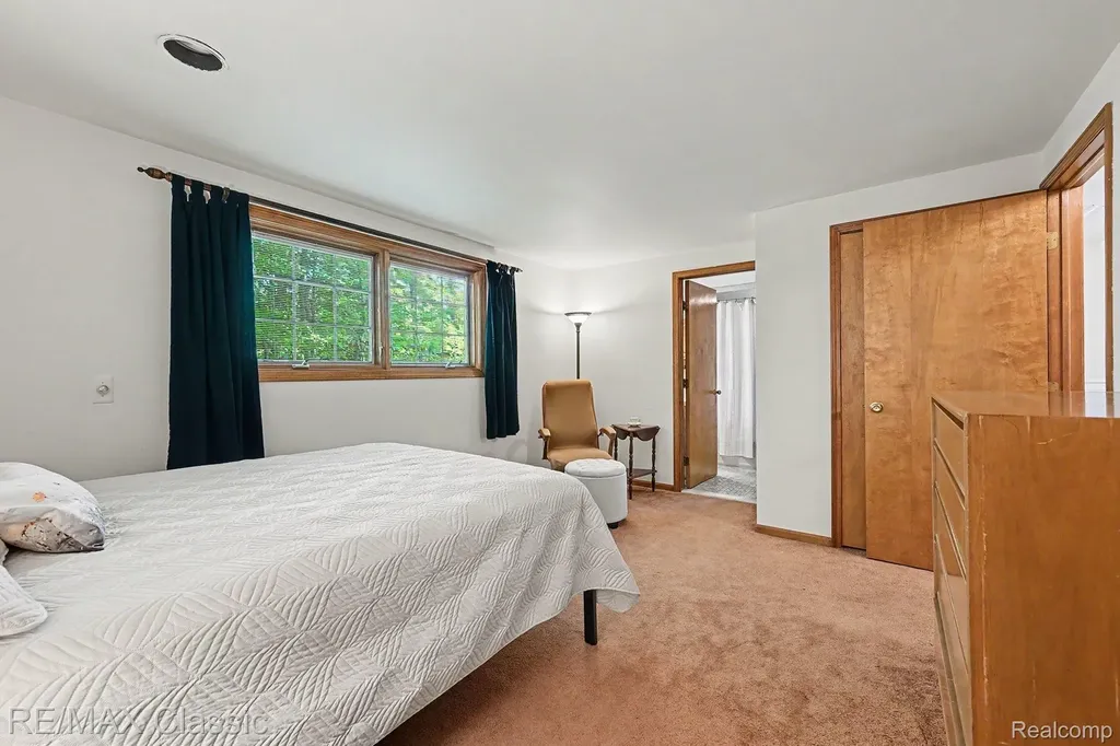 23493 Cora Avenue Farmington Hills City MI 48336