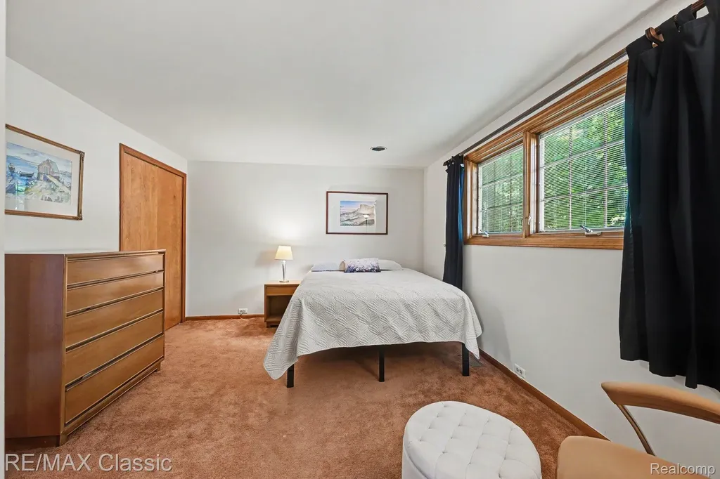 23493 Cora Avenue Farmington Hills City MI 48336