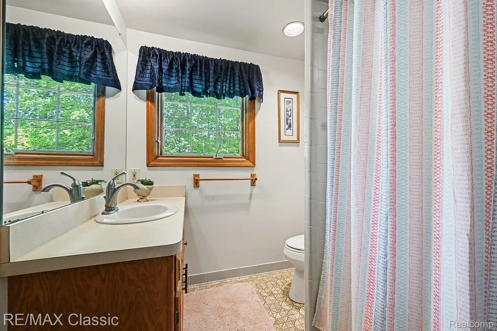 23493 Cora Avenue Farmington Hills City MI 48336