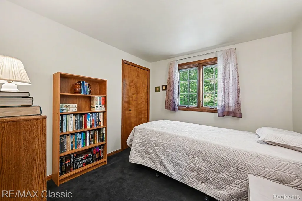 23493 Cora Avenue Farmington Hills City MI 48336