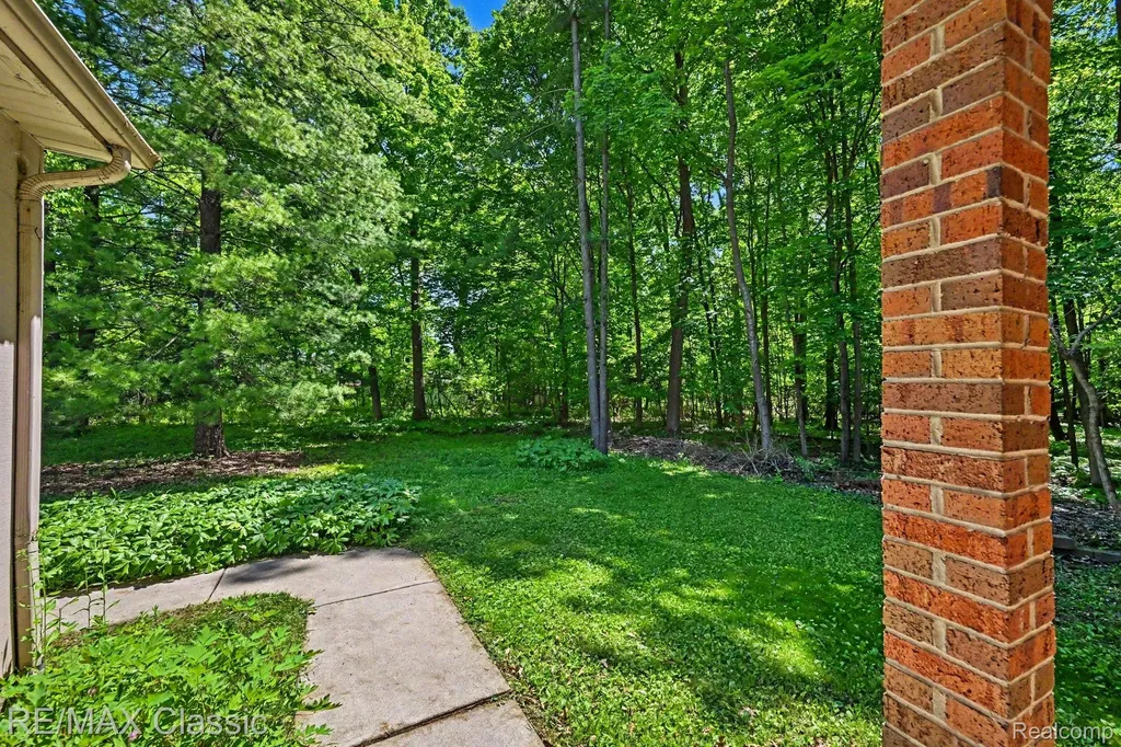 23493 Cora Avenue Farmington Hills City MI 48336