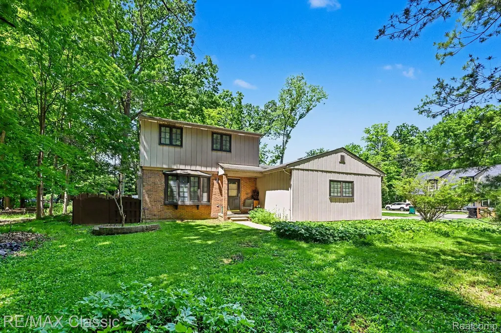 23493 Cora Avenue Farmington Hills City MI 48336