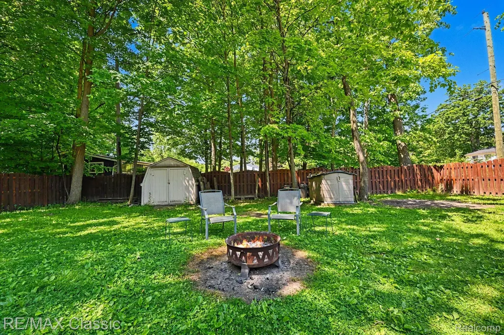 23493 Cora Avenue Farmington Hills City MI 48336