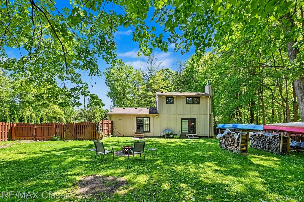 23493 Cora Avenue Farmington Hills City MI 48336