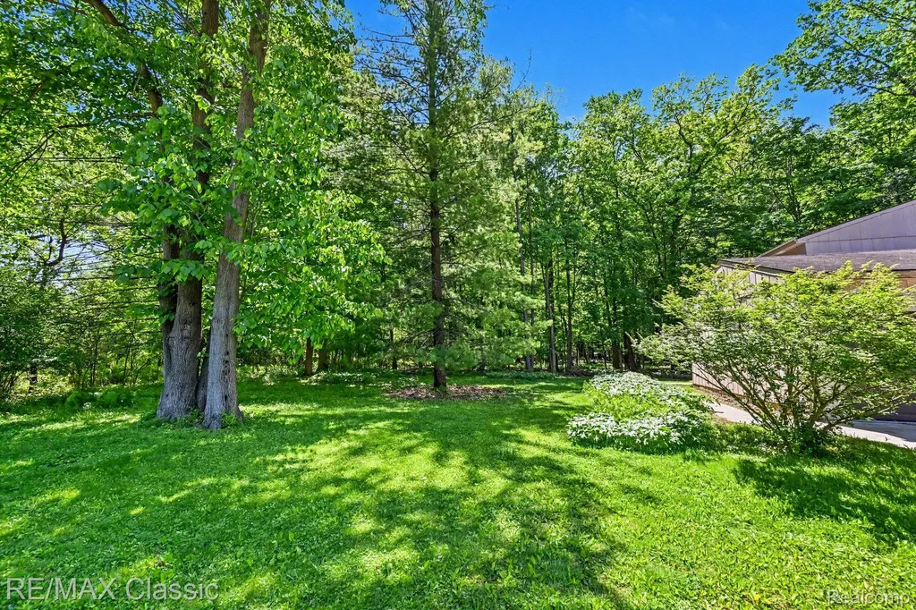 23493 Cora Avenue Farmington Hills City MI 48336