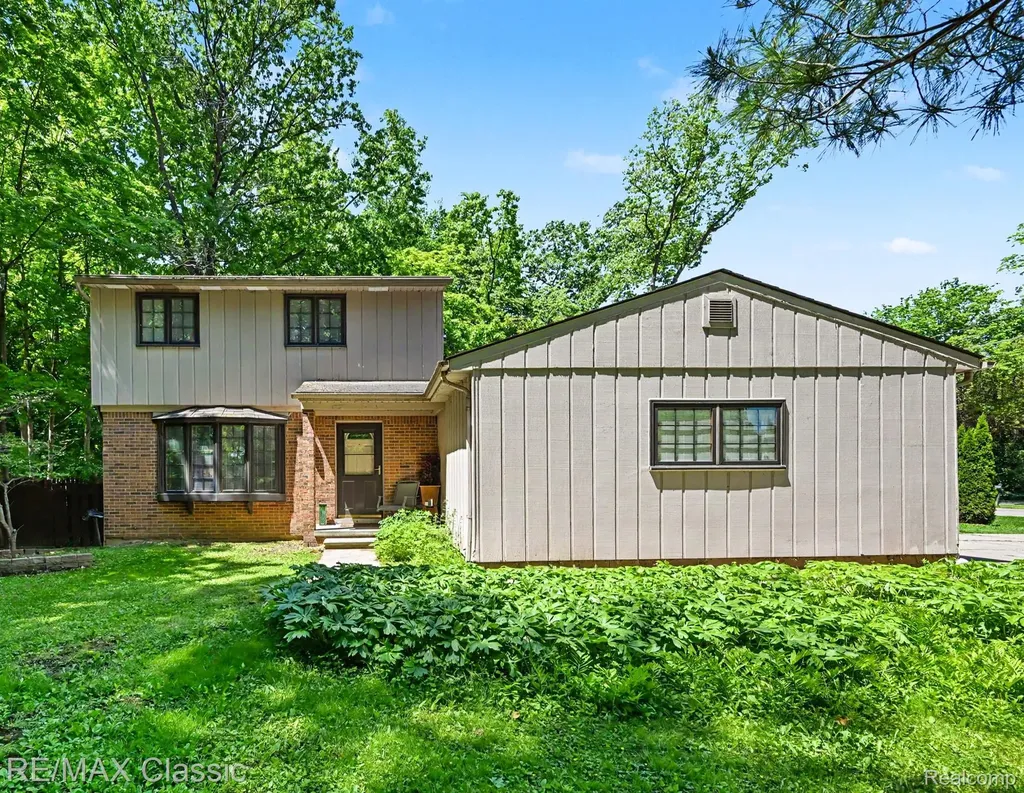 23493 Cora Avenue Farmington Hills City MI 48336