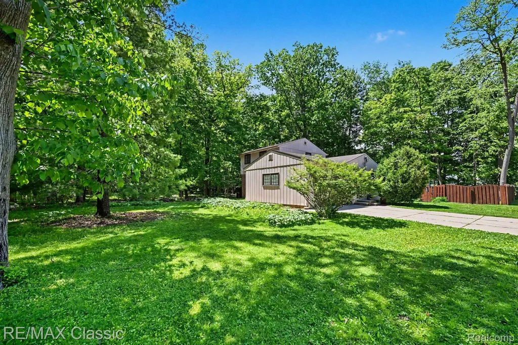23493 Cora Avenue Farmington Hills City MI 48336
