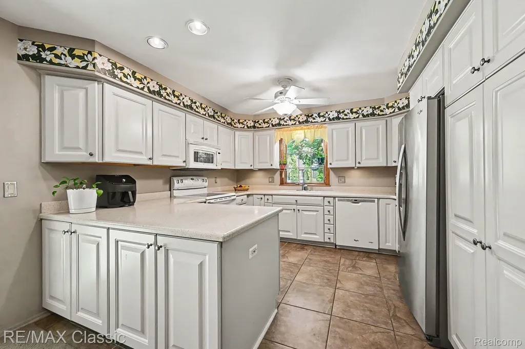 23493 Cora Avenue Farmington Hills City MI 48336