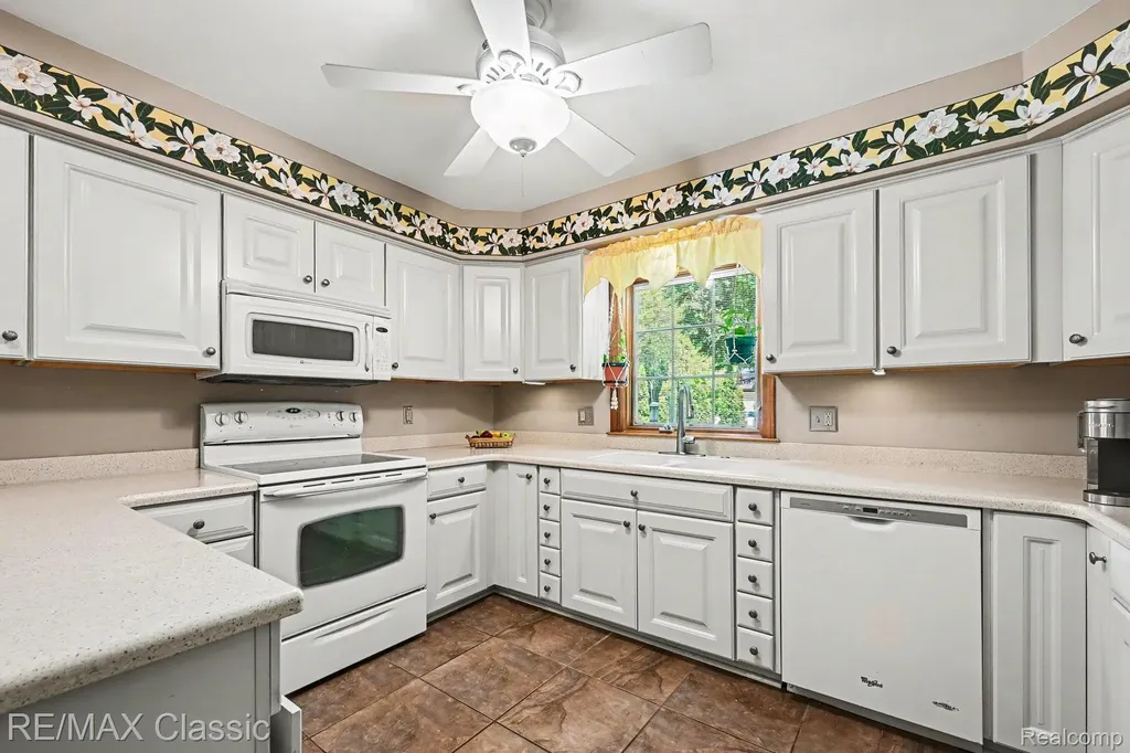 23493 Cora Avenue Farmington Hills City MI 48336