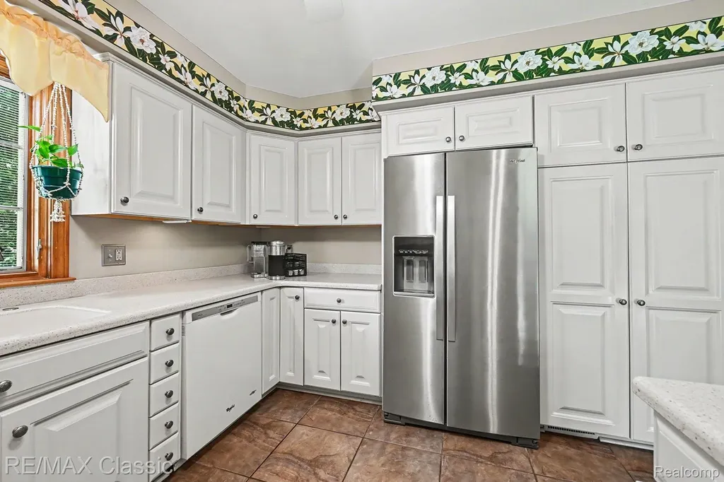 23493 Cora Avenue Farmington Hills City MI 48336