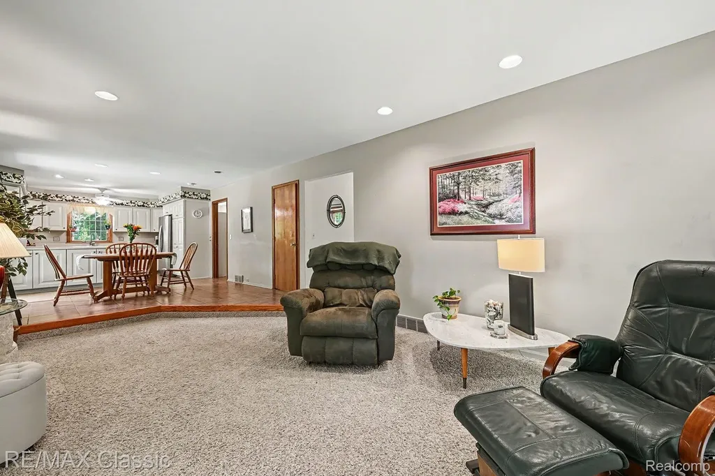 23493 Cora Avenue Farmington Hills City MI 48336