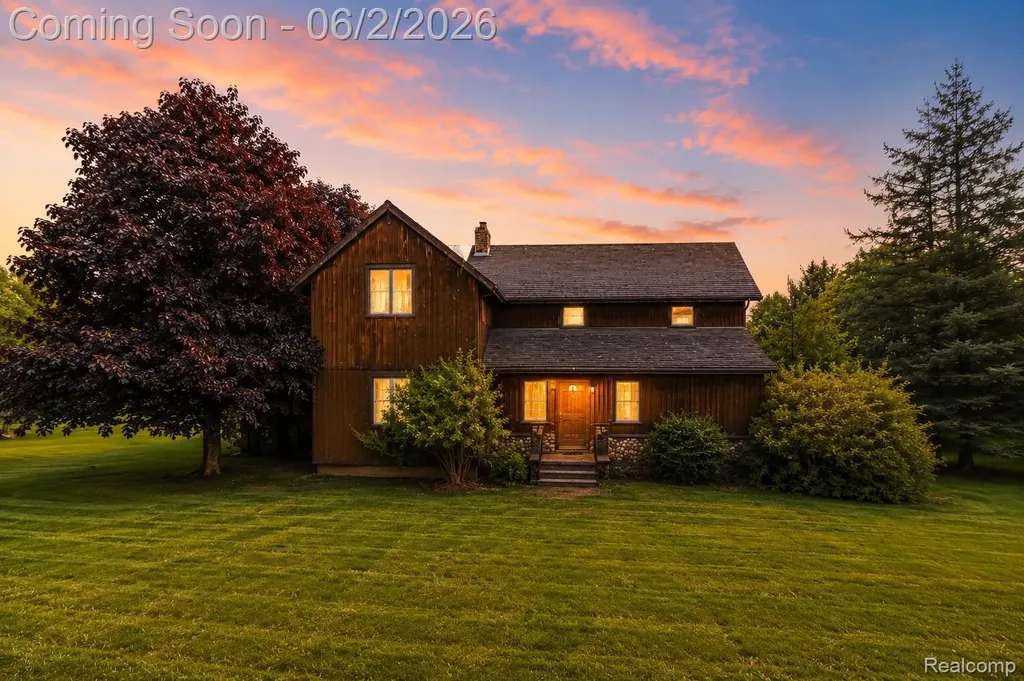 2730 N Hickory Ridge Road Highland Charter Township MI 48357