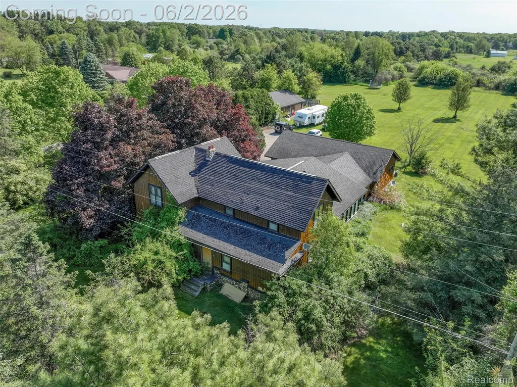 2730 N Hickory Ridge Road Highland Charter Township MI 48357