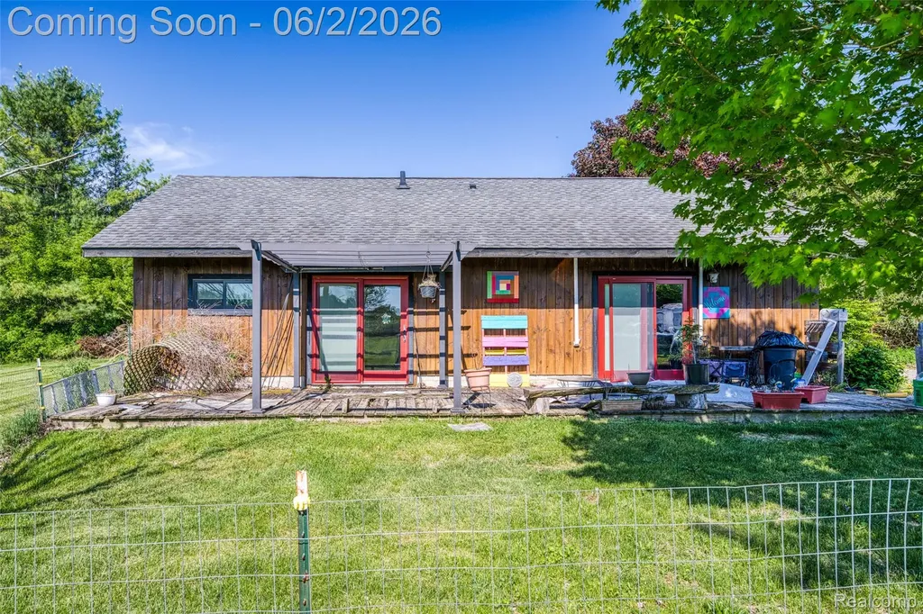 2730 N Hickory Ridge Road Highland Charter Township MI 48357