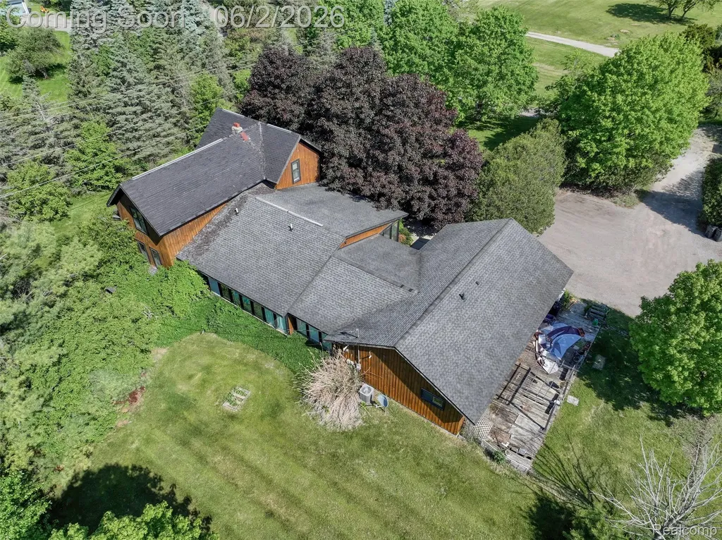 2730 N Hickory Ridge Road Highland Charter Township MI 48357
