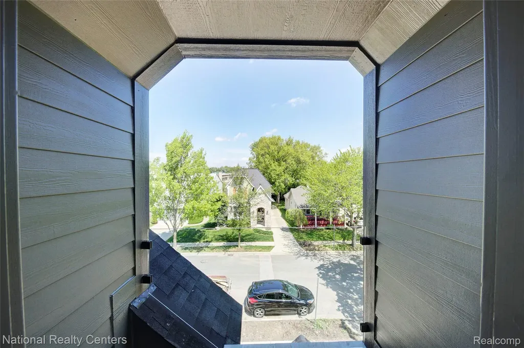 1292 Holland Street Birmingham City MI 48009