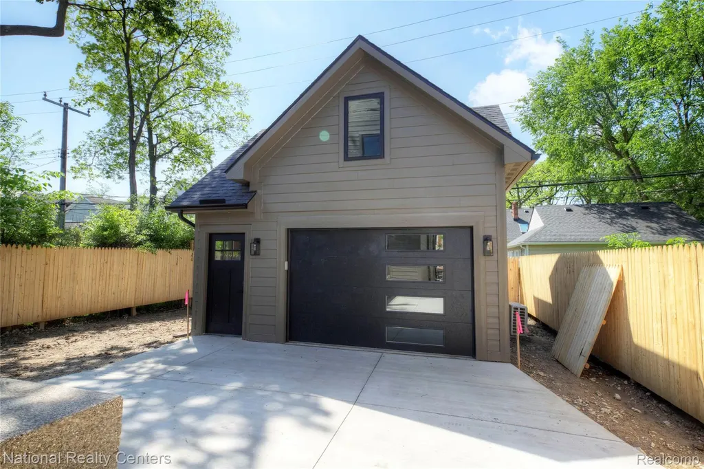 1292 Holland Street Birmingham City MI 48009