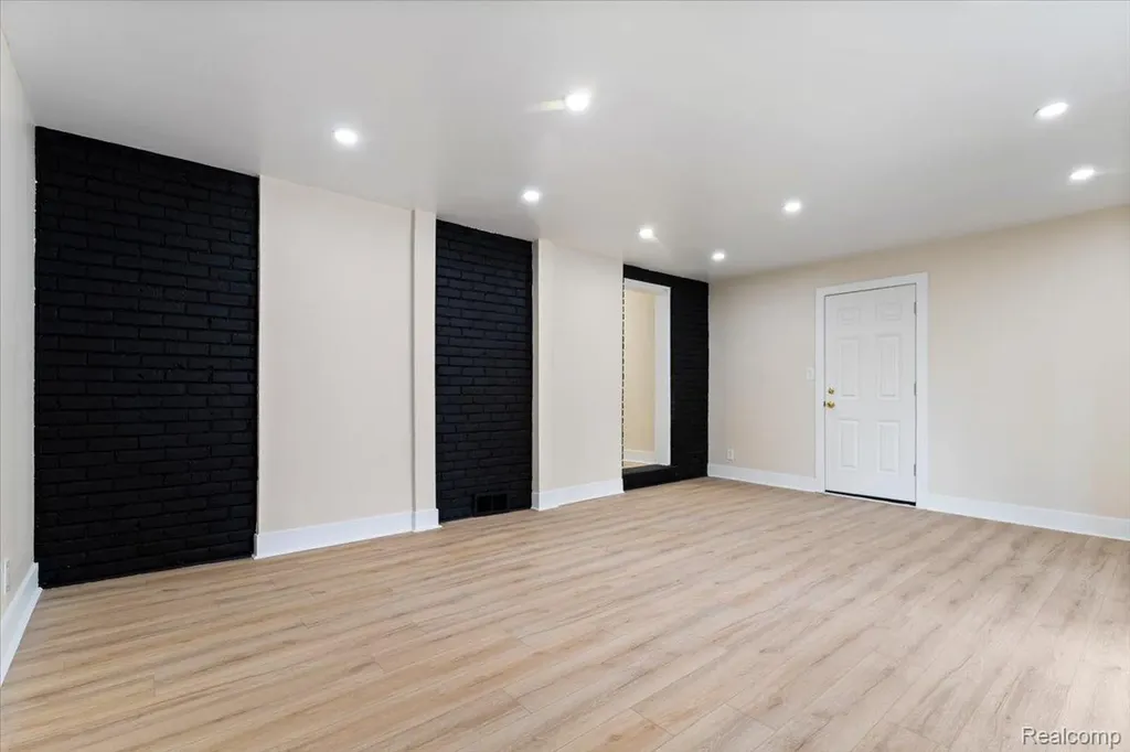 16171 Glastonbury Road Detroit City MI 48219