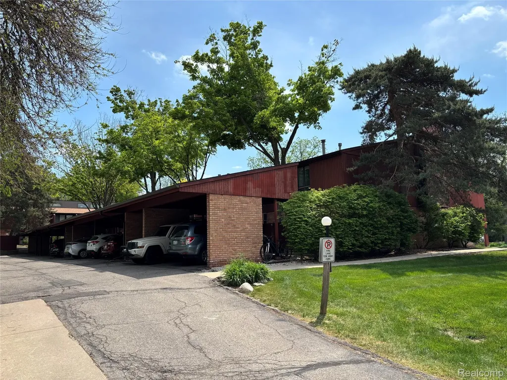2405 Packard Street Ann Arbor City MI 48104