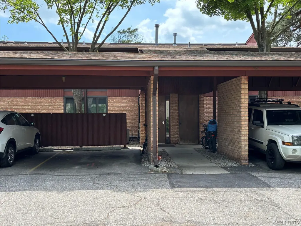 2405 Packard Street Ann Arbor City MI 48104