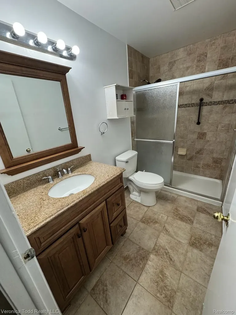 2994 Roundtree Drive Troy City MI 48083