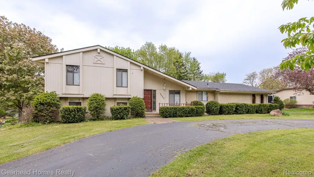 5453 Chanto Drive Independence Charter Township MI 48346