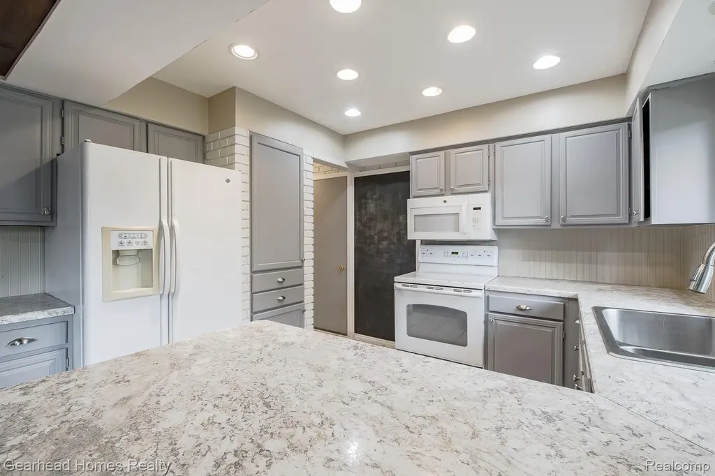 5453 Chanto Drive Independence Charter Township MI 48346