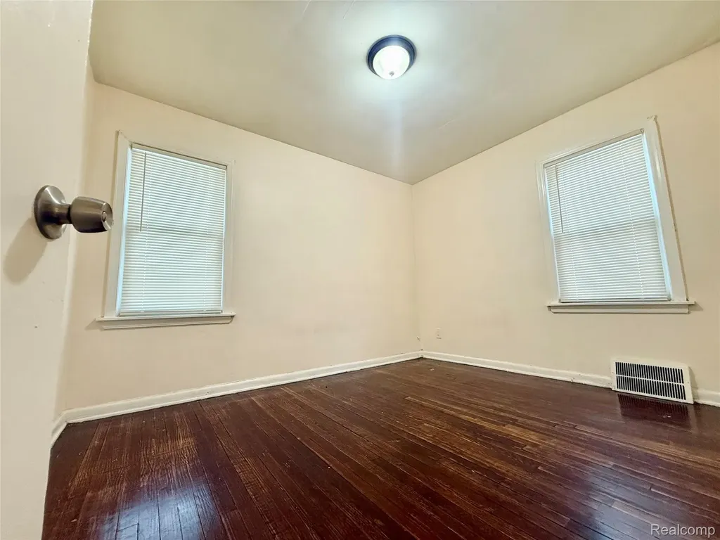 8719 Canyon Street Detroit City MI 48236