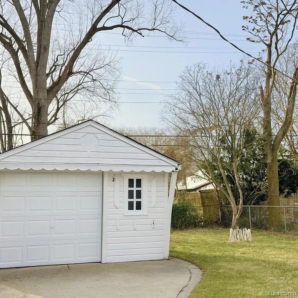 8719 Canyon Street Detroit City MI 48236