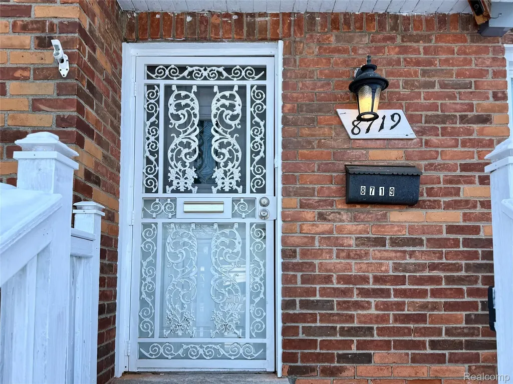 8719 Canyon Street Detroit City MI 48236