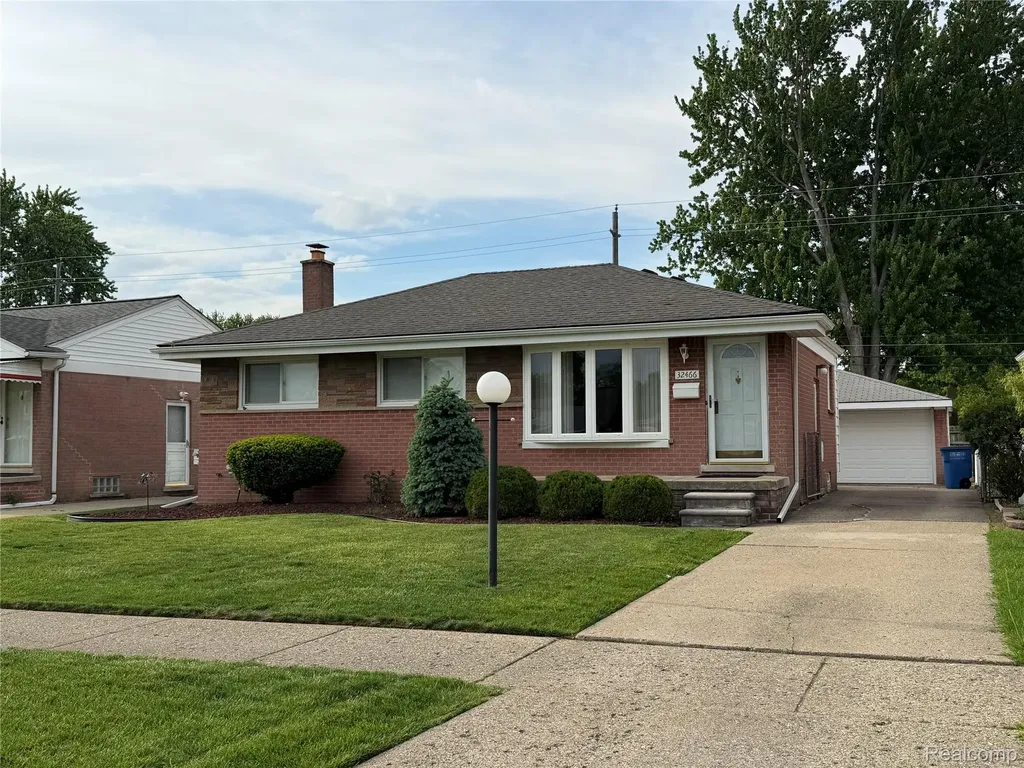 32466 Avondale Street Westland City MI 48186