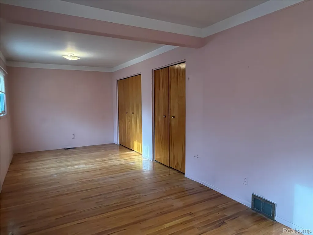 32466 Avondale Street Westland City MI 48186