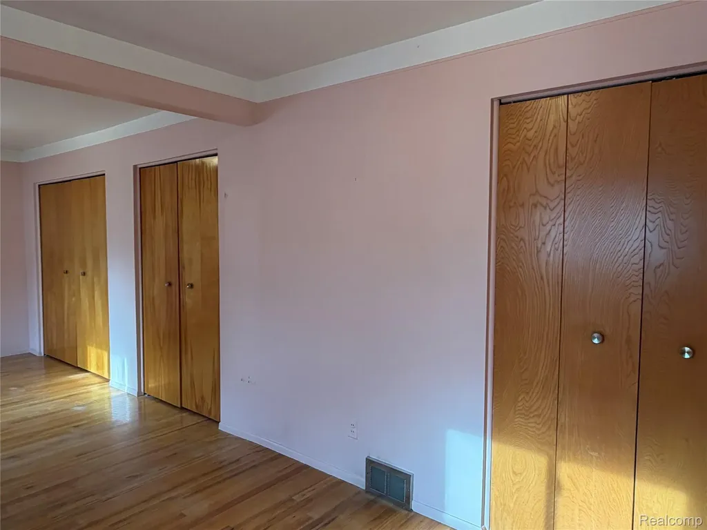 32466 Avondale Street Westland City MI 48186
