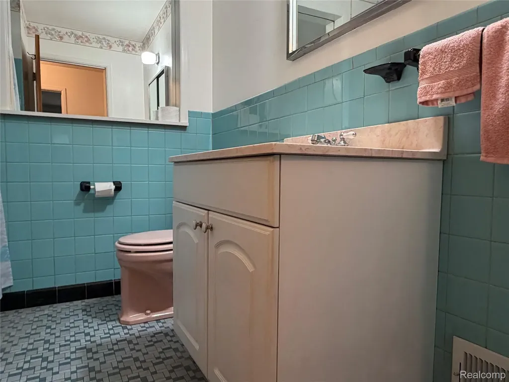 32466 Avondale Street Westland City MI 48186