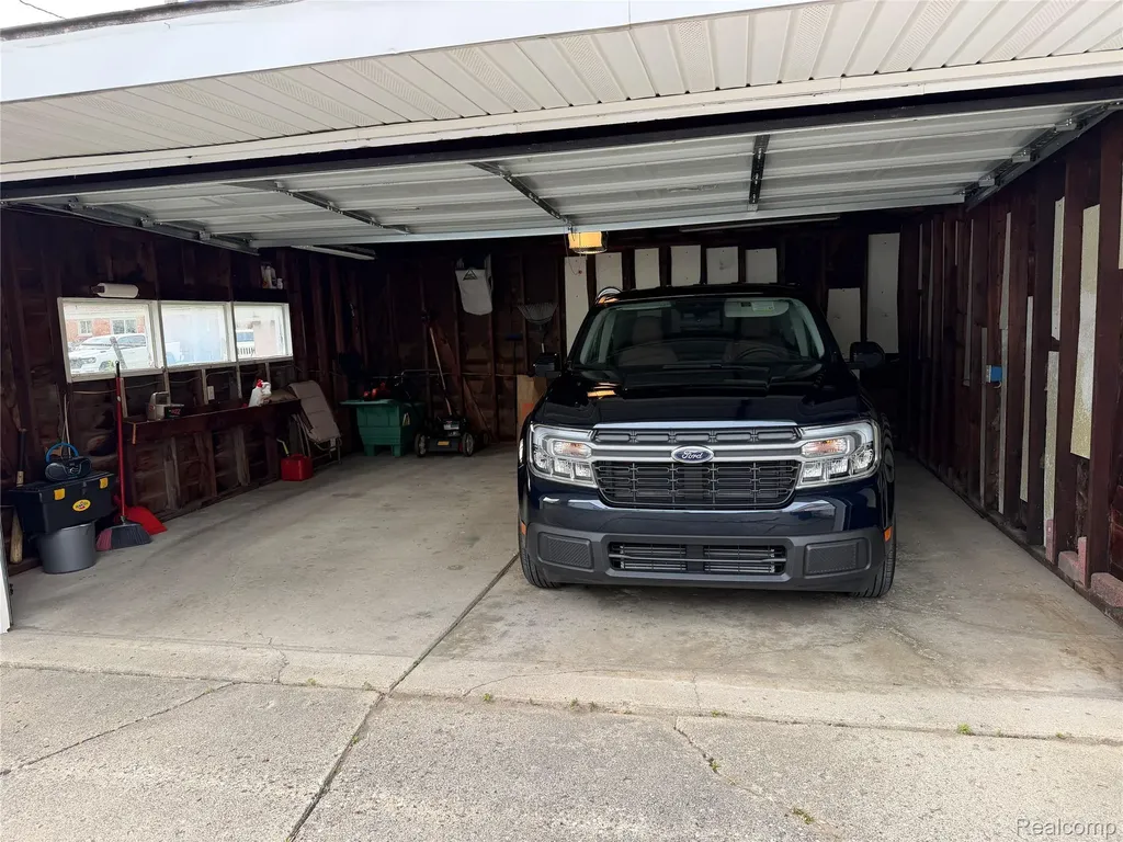 32466 Avondale Street Westland City MI 48186