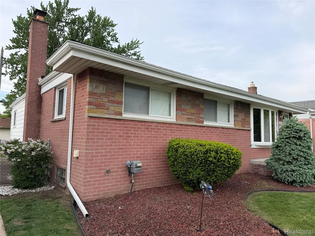 32466 Avondale Street Westland City MI 48186