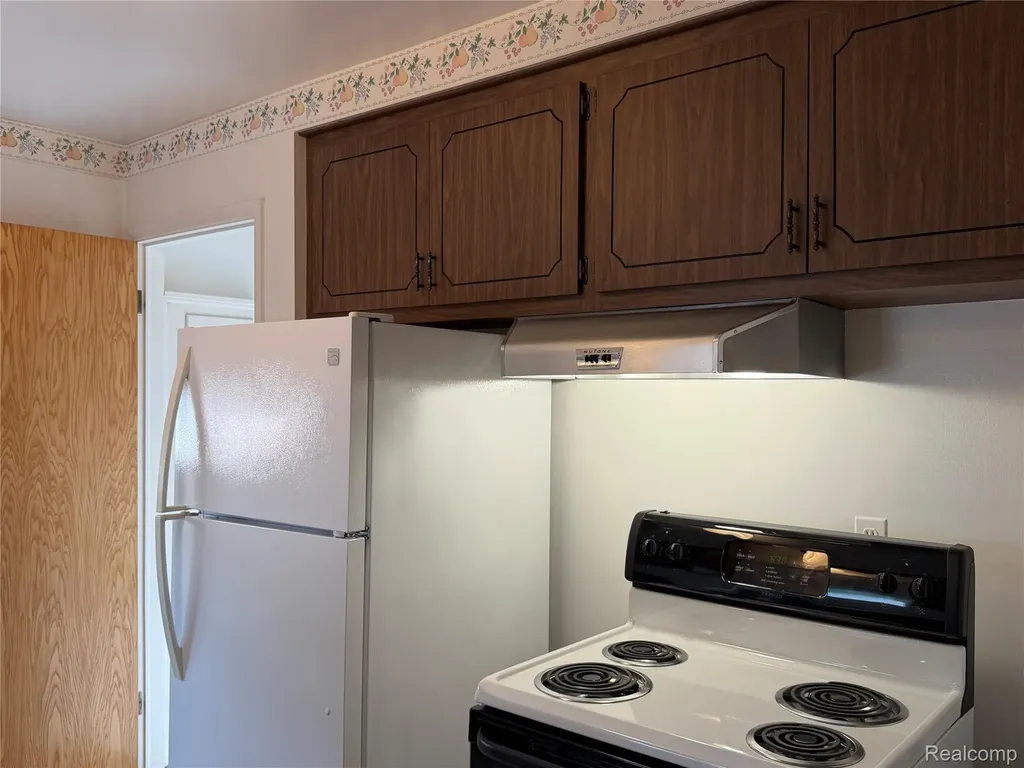 32466 Avondale Street Westland City MI 48186