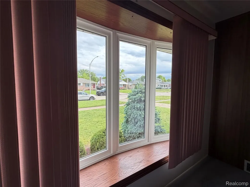 32466 Avondale Street Westland City MI 48186