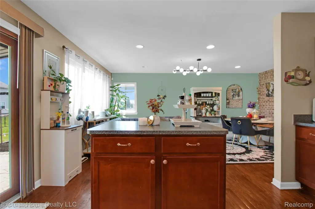 25244 Independence Trail New Haven Village MI 48089