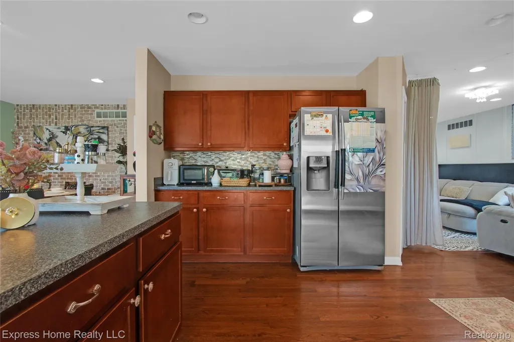 25244 Independence Trail New Haven Village MI 48089